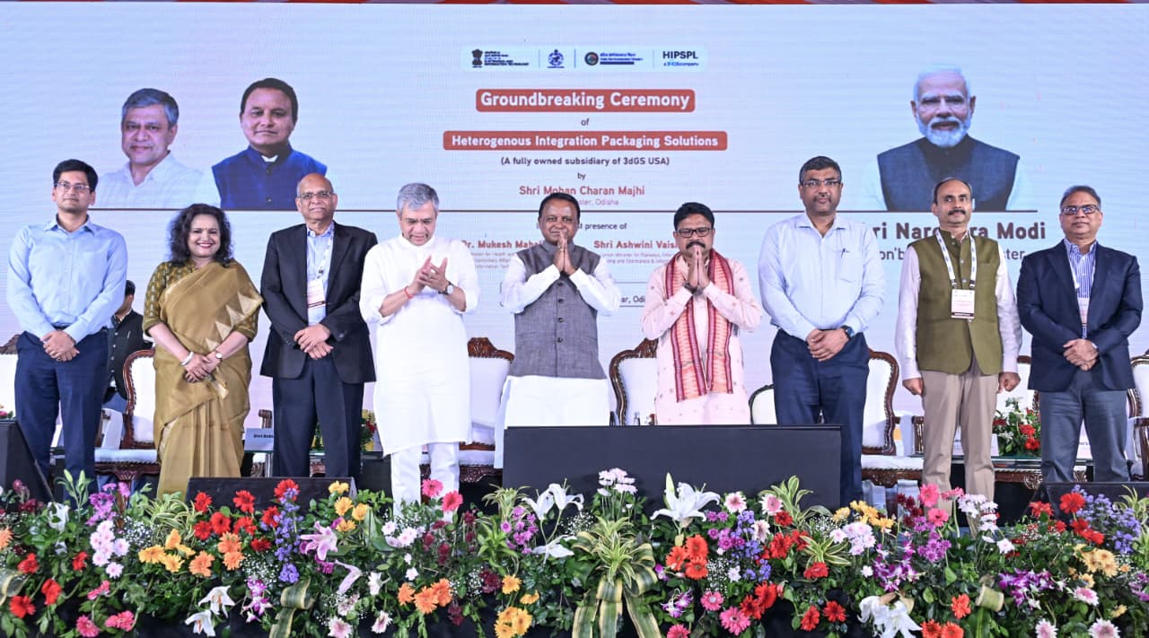 ସେମିକଣ୍ଡକ୍ଟର ଶିଳ୍ପ ପ୍ରକଳ୍ପର ଶିଳାନ୍ୟାସ କଲେ ମୁଖ୍ୟମନ୍ତ୍ରୀ ଓ କେନ୍ଦ୍ରମନ୍ତ୍ରୀ ଅଶ୍ୱିନୀ ବୈଷ୍ଣବ 