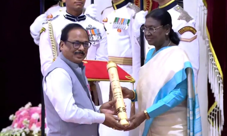 ଓଡ଼ିଶାର ବିଶିଷ୍ଟ ଲୋକସାହିତ୍ୟ ଗବେଷକ ମହେନ୍ଦ୍ର କୁମାର ମିଶ୍ରଙ୍କୁ ପଦ୍ମଶ୍ରୀ ସମ୍ମାନ 